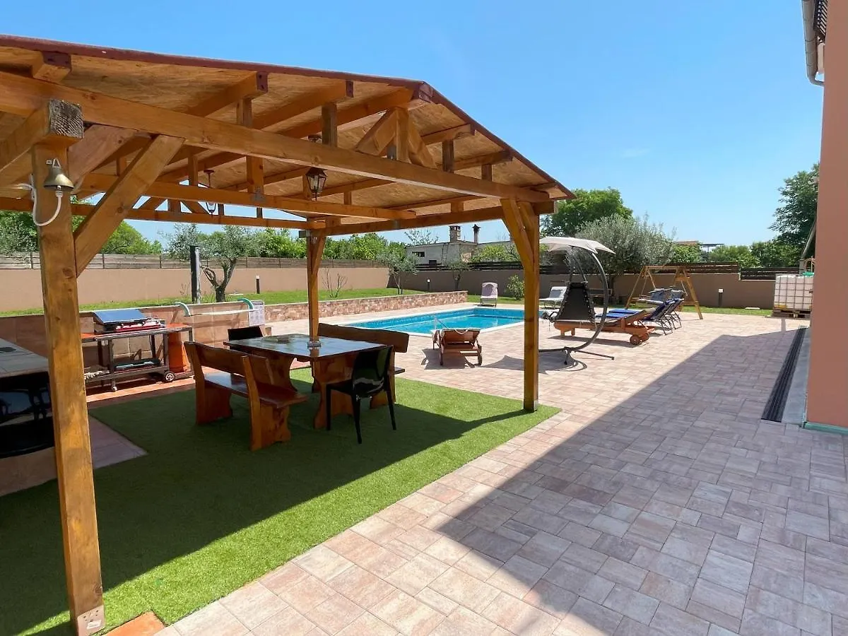 Villa Rosa Apartman Loborika